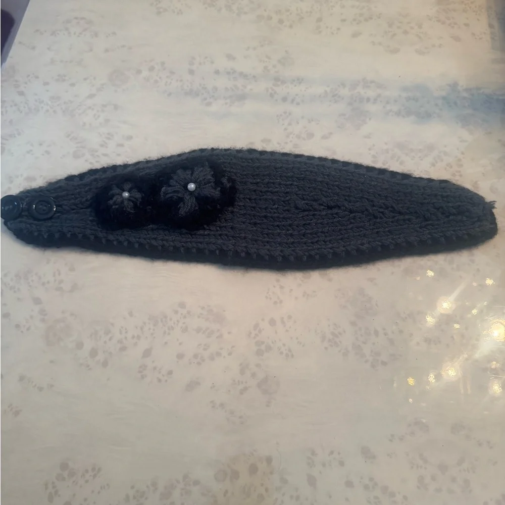 Elegant Black Knit Headband with Floral Accents